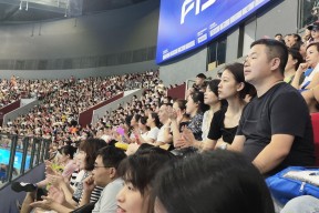 华体会hth-决赛现场观众席座无虚席，气氛热烈