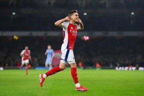 华体会-阿森纳绝杀热刺，莫德里奇扑点救主英超